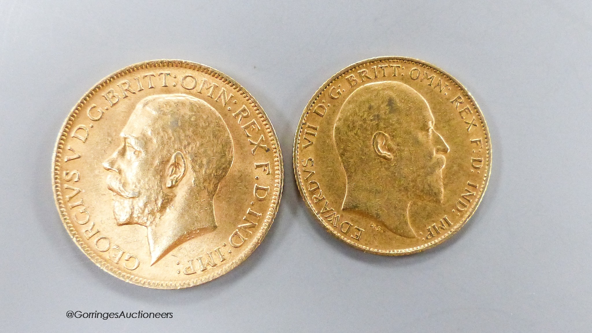 A George V 1913 gold sovereign and an Edward VII 1907 gold half sovereign.